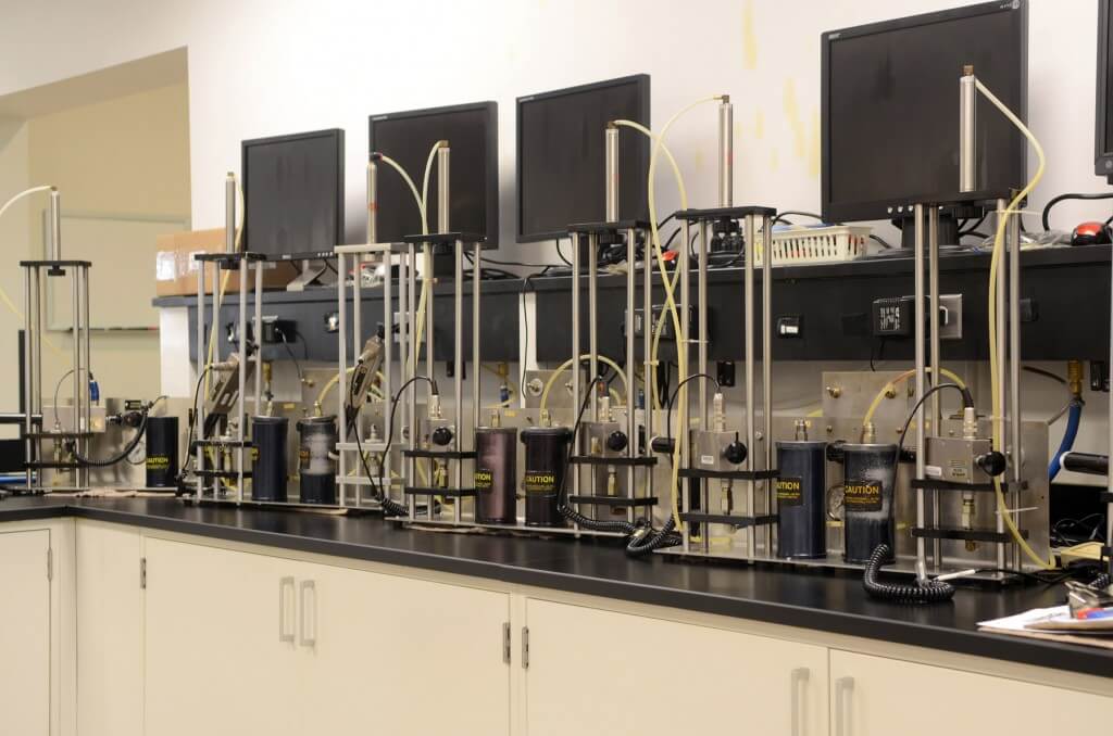 Particle count pore blockage flow decay